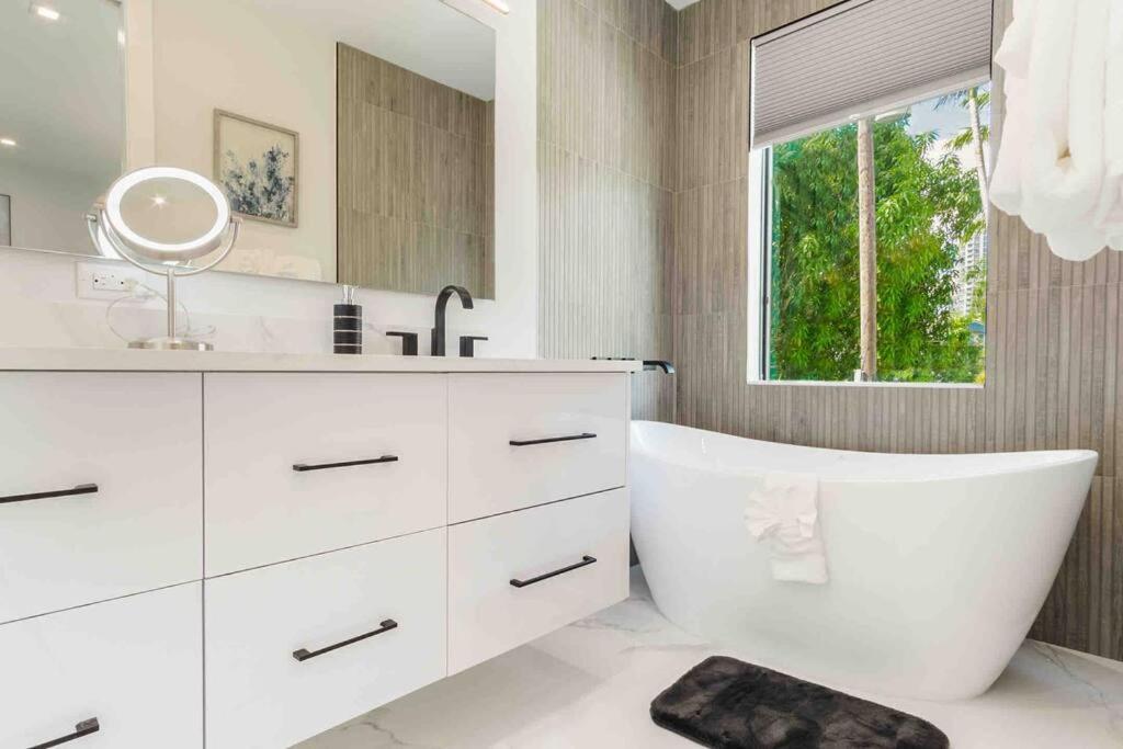 Luxury Paradise Walk To Las Olas -5 Mins To Beach 劳德代尔堡 外观 照片